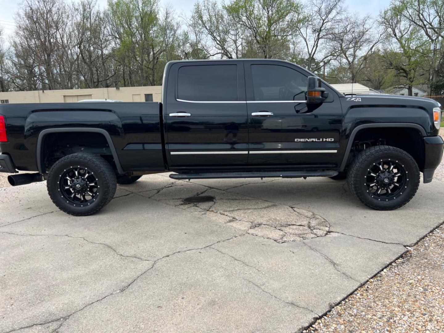 2015 Black /Tan GMC Sierra 2500HD Denali (1GT120E88FF) with an 6.6L Duramax Diesel engine, Allison Transmission transmission, located at 4520 Airline Hwy, Baton Rouge, LA, 70805, (225) 357-1497, 30.509325, -91.145432 - 2015 GMC Sierra 2500HD Crew Cab Denali 4WD 6.6 Duramax Diesel (Deleted), Allison Transmission, 211K Miles, Heated & Cooled Leather Seats, All Power, Backup Camera, Tow Pkg. NO IN HOUSE FINANCING. FOR INFO PLEASE CONTACT JEFF AT 225 357-1497 CHECK OUT OUR A+ RATING WITH THE BETTER BUSINESS BUREAU - Photo#4